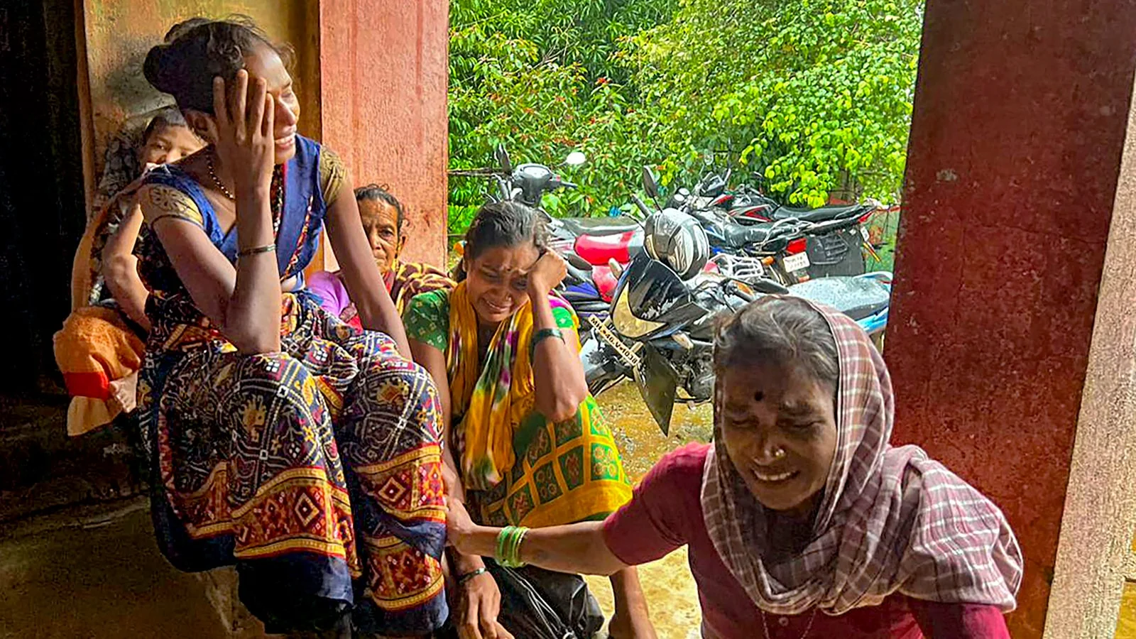 মহারাষ্ট্রের রায়গড়ে ভয়াবহ ধস, মৃত ১৫ আহত বহু... ক্ষতিপূরণের ঘোষণা শিন্ডে সরকারের