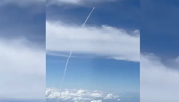 দেখুন বিমানের জানালা থেকে  ‘চন্দ্রযান ৩’ উৎক্ষেপণের ভিডিয়ো...  