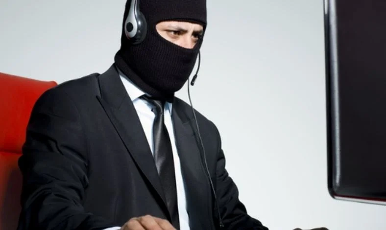 কলকাতায় ভুয়ো কল সেন্টারের হদিশ, বাজেয়াপ্ত ১৭ লক্ষ টাকা সহ গ্রেফতার ৪