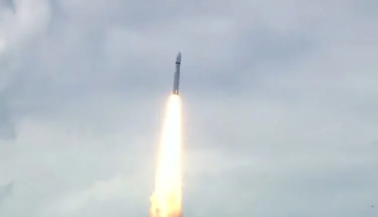 Breaking:  ঐতিহাসিক মুহূর্তের সাক্ষী ভারত, 3..2..1.. লঞ্চিং প্যাড থেকে উড়ে গেল চন্দ্রযান-৩