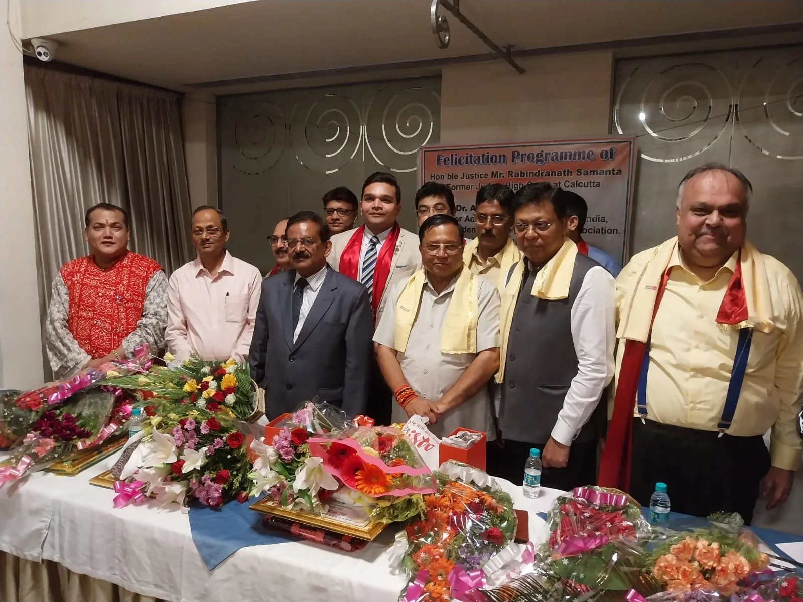 হাইকোর্টের বিচারপতি রবীন্দ্রনাথ সামন্তকে সংবর্ধনা