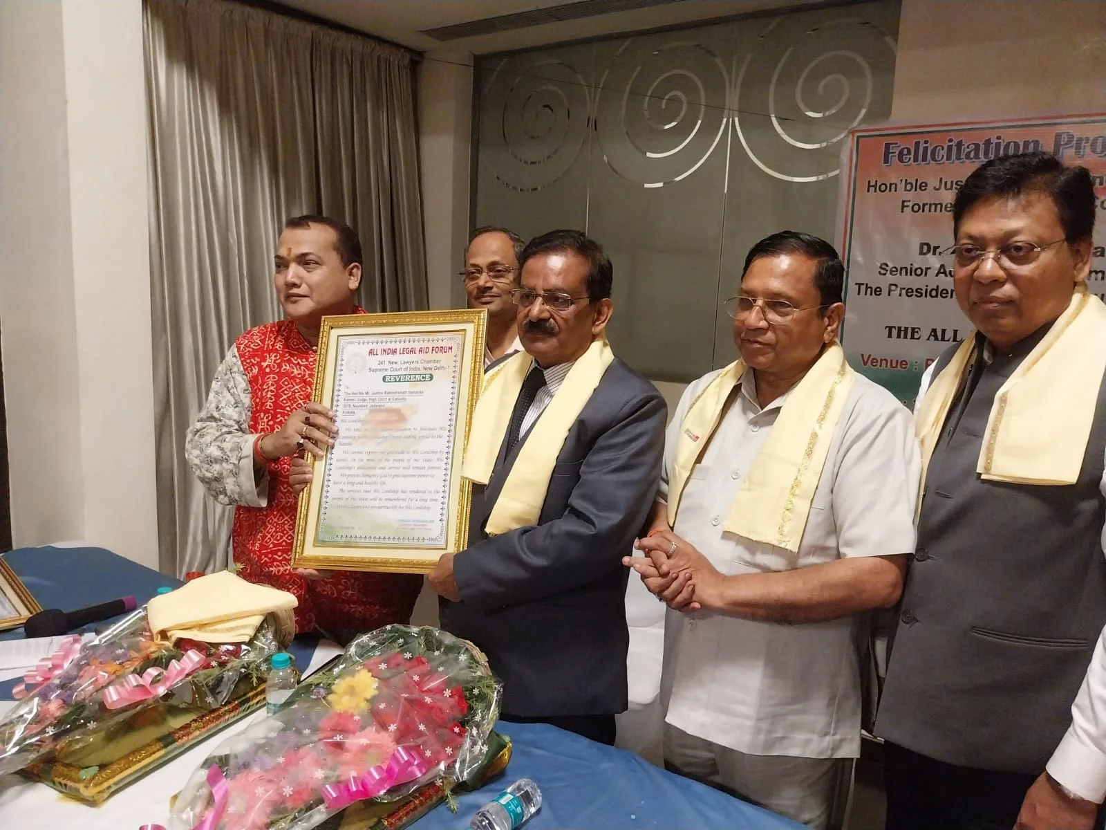 হাইকোর্টের বিচারপতি রবীন্দ্রনাথ সামন্তকে সংবর্ধনা