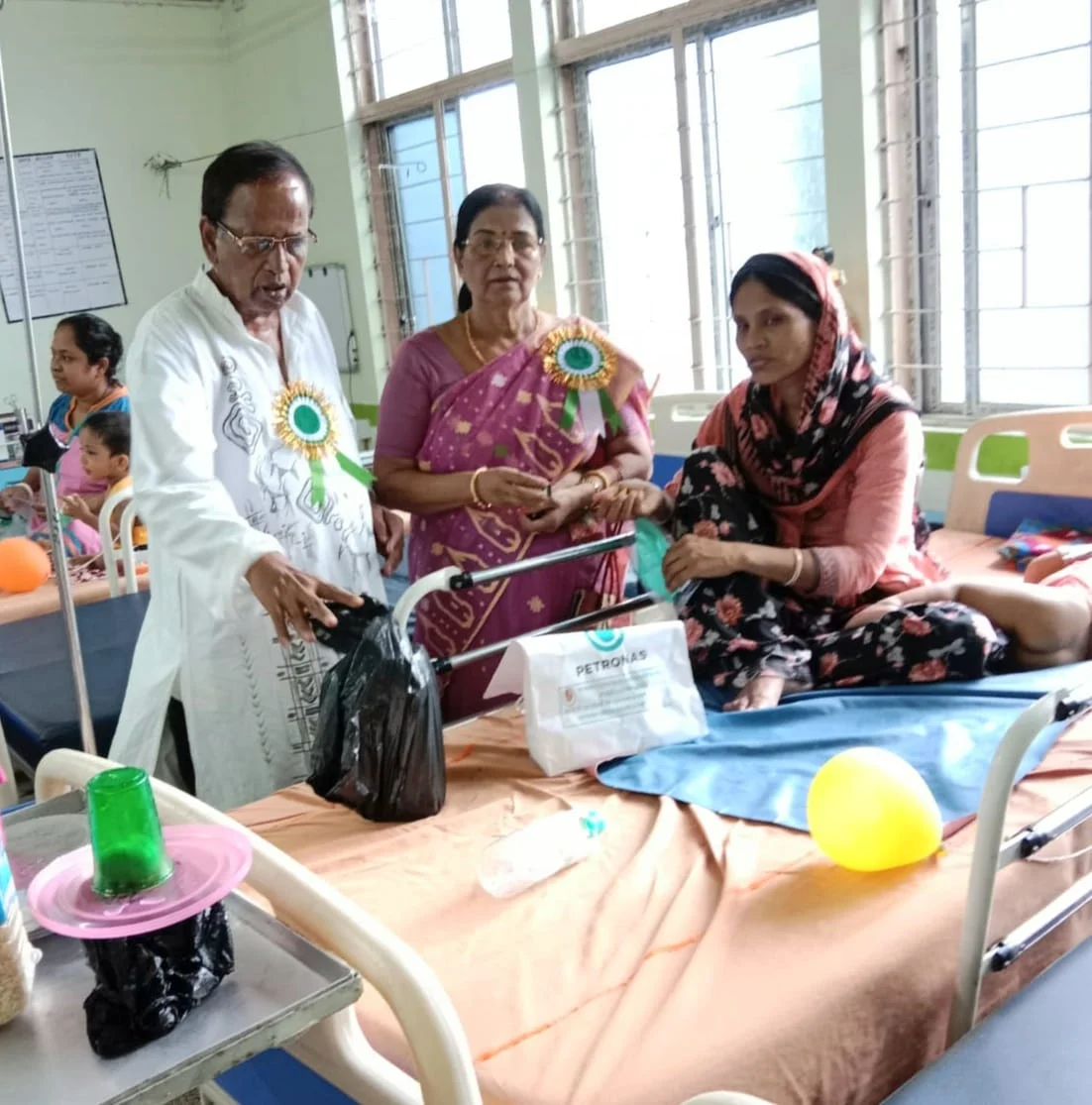 ডাঃ বিধান চন্দ্র মেমোরিয়াল কমিটির আয়োজনে বি. সি. রায় পোলিও ক্লিনিকে স্বাস্থ্যকর খাদ্য বিতরণ