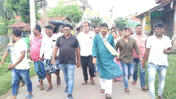 কামদুনি গ্রামে ভোটের প্রচার সারলেন ফারহাদ