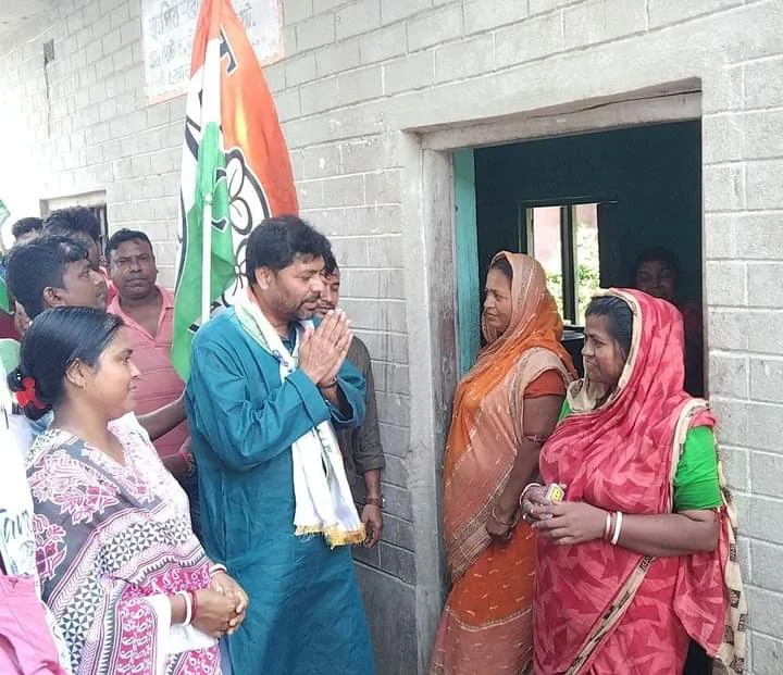 কামদুনি গ্রামে ভোটের প্রচার সারলেন ফারহাদ