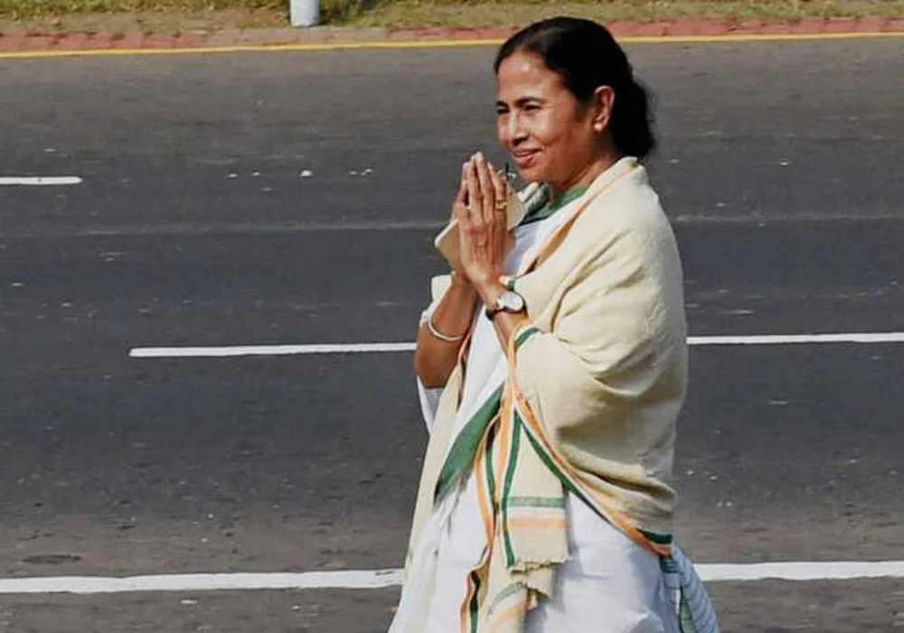 মুখ্যমন্ত্রীকে বাড়িতে হাঁটার পরামর্শ চিকিৎসকদের, হেলিকপ্টার বিভ্রাট নিয়ে তদন্তে ডিজিসিএ