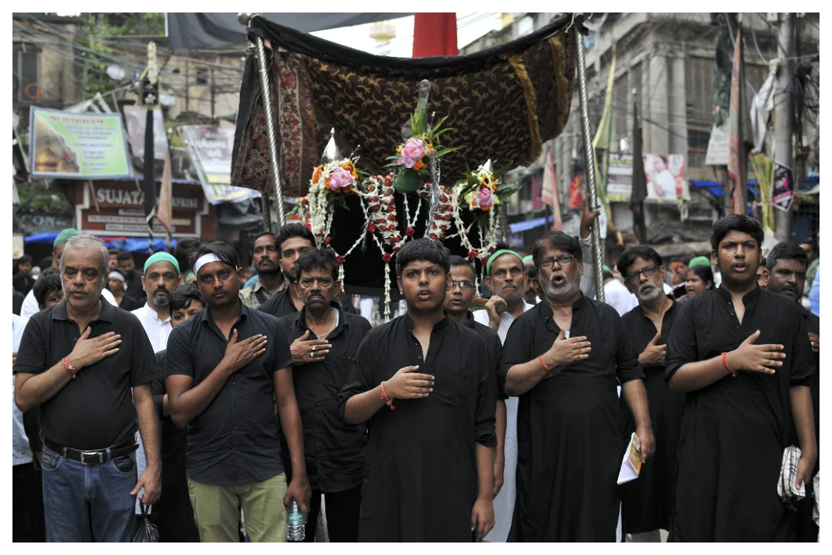 মুহাররম মাসে আশুরা উপলক্ষে শান্তি মিছিল নাখোদা মসজিদের কাছে