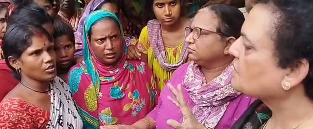 পঞ্চায়েত ভোটে আক্রান্ত মহিলা প্রার্থীর সঙ্গে সাক্ষাৎ জাতীয় মহিলা কমিশনের প্রতিনিধিদের