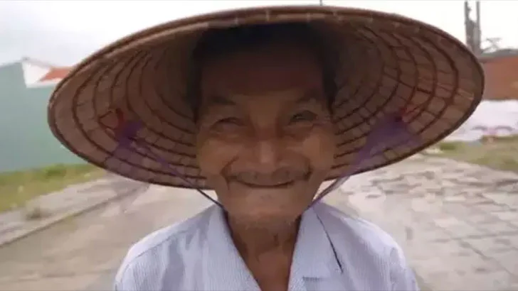 ৬০ বছর ধরে ঘুমান না নাক থাই এনগক