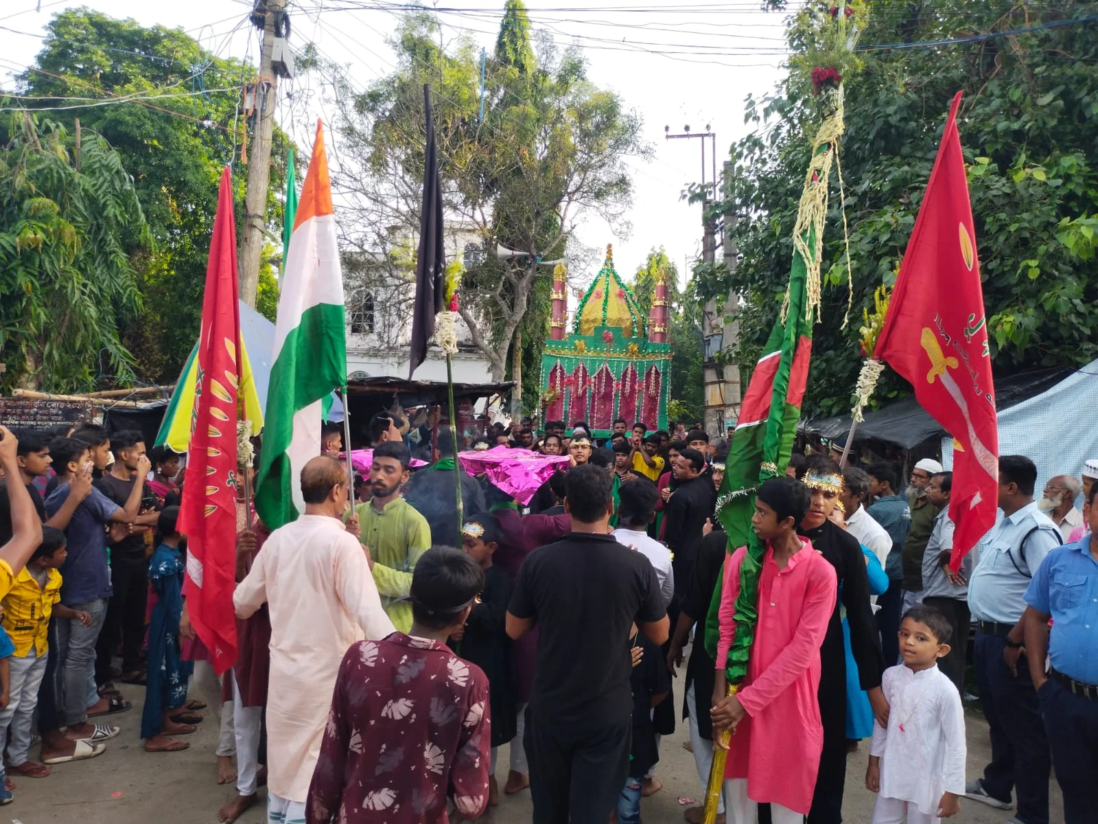 নারকেলবেড়িয়ায় কারবালার জুলুসে নজর কাড়লো ভারতের জাতীয় পতাকাও