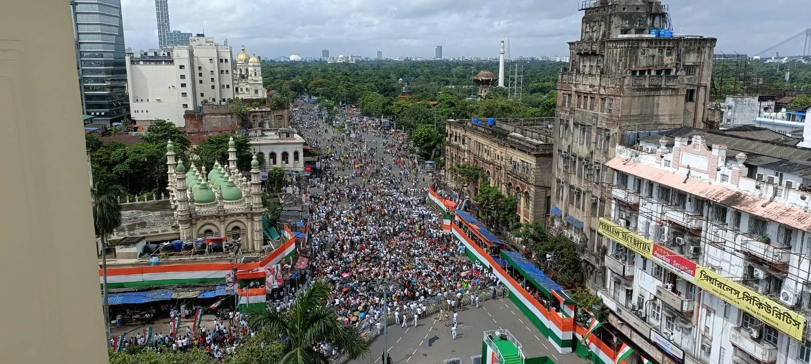 ২১ জুলাই আবেগে ভাসছে তিলোত্তমা, জন সমুদ্র কলকাতার রাজপথ