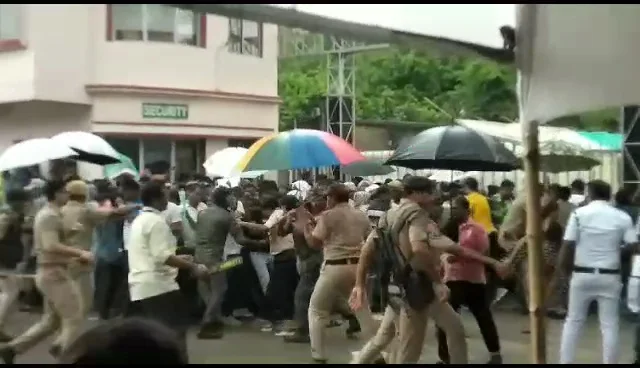 ভোট গণনা চলাকালীন বিক্ষিপ্ত ঘটনা হাওড়ায়, পুলিশের লাঠি চার্জ