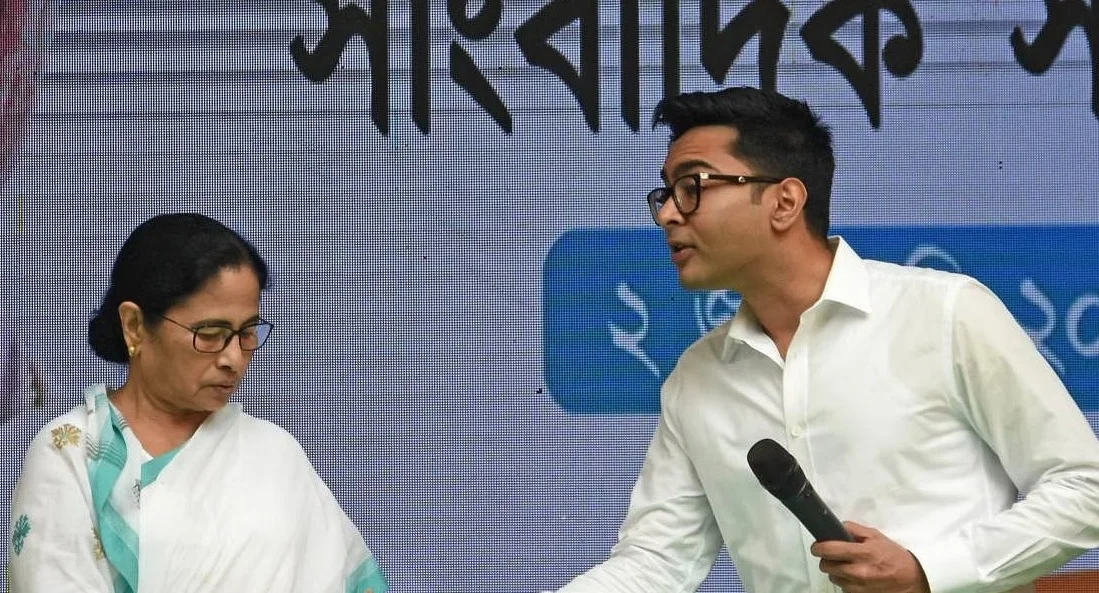 কালীঘাটে বিশেষ বৈঠক মমতা-অভিষেকের