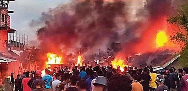 মণিপুরের বীভৎসতা তুলে ধরলেন ধর্ষিতা ১৯ বছরের আদিবাসী নির্যাতিতা