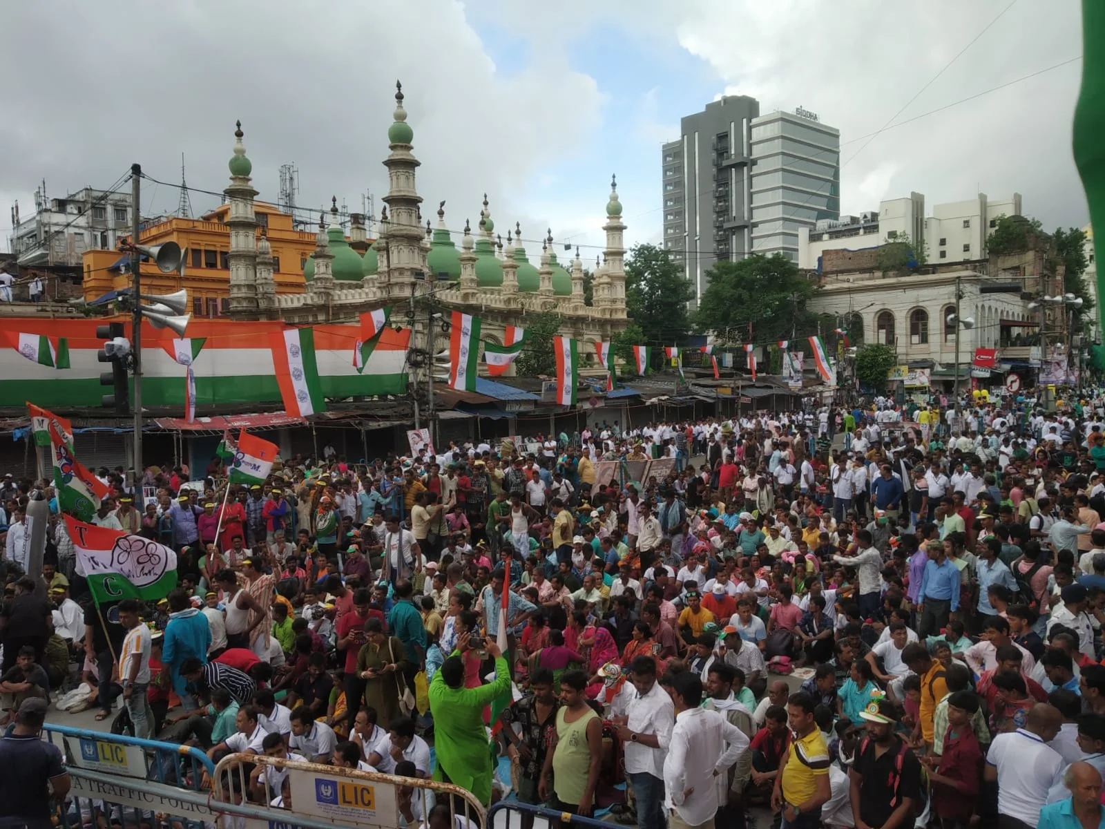 ২১ জুলাই আবেগে ভাসছে তিলোত্তমা, জন সমুদ্র কলকাতার রাজপথ
