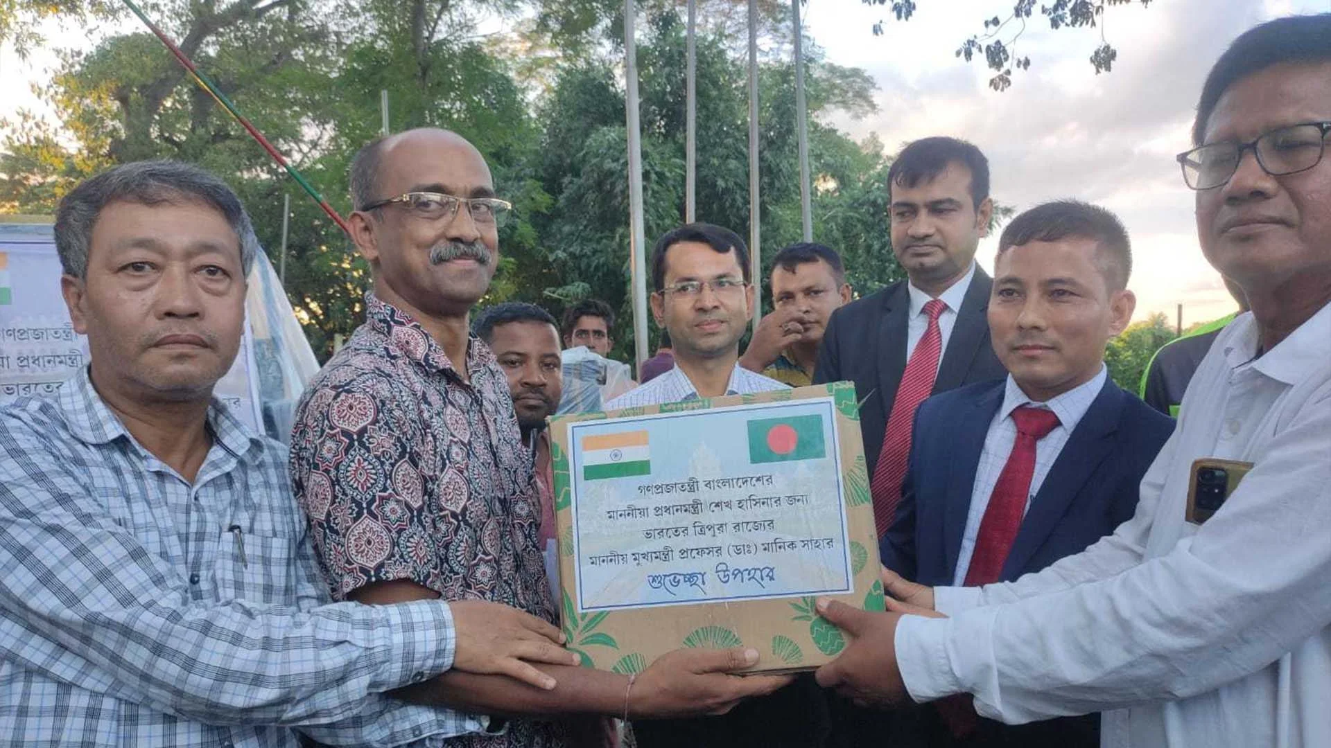 শেখ হাসিনার জন্য আনারস পাঠালেন ত্রিপুরার মুখ্যমন্ত্রী