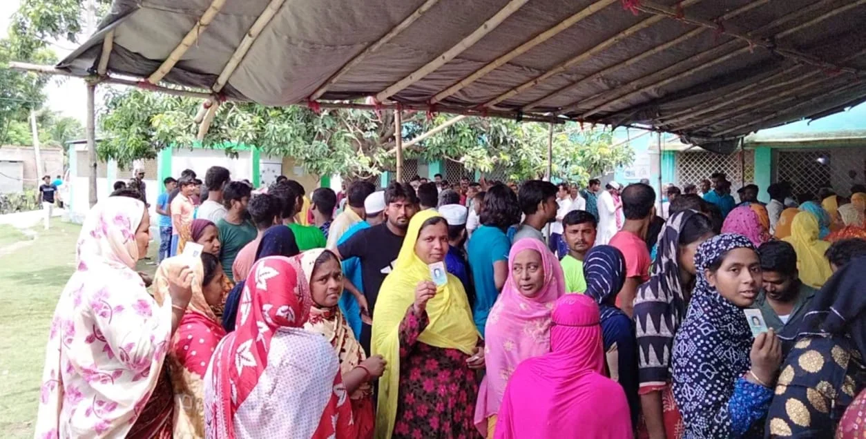 শান্তিতে ভোট দেখল শাসনবাসী,  ভোট হয়নি বলে বিরোধীদের অভিযোগ