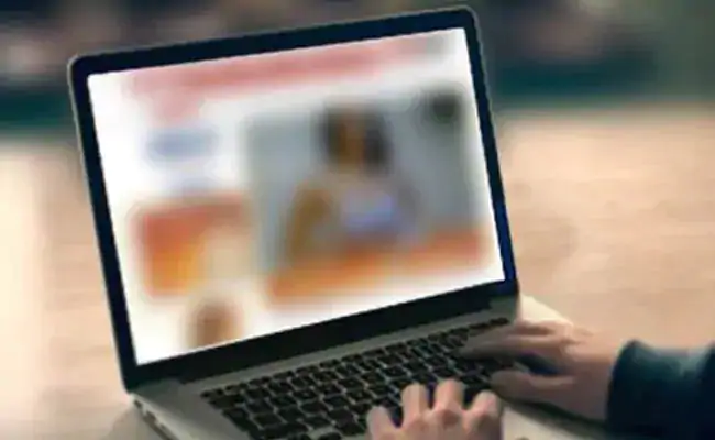 পর্নে আসক্ত, স্ত্রীকে পর্নস্টারদের মতো পোশাক পরতে বাধ্য, রুজু মামলা