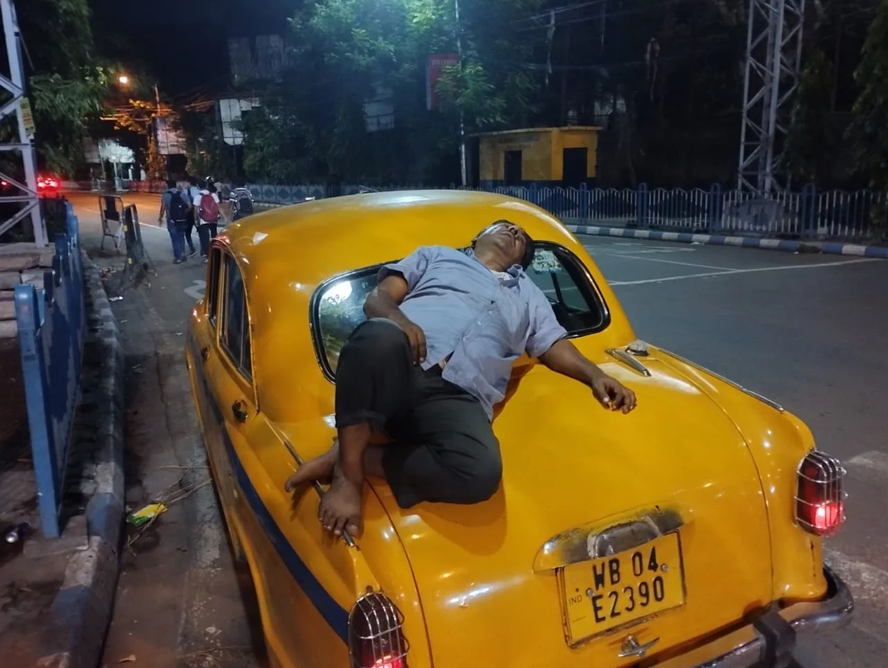 রবিবার .........   নিশ্চিন্তের ঘুম