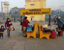 বৈধ্য টিকিট থাকলেও ভয় দেখিয়ে মোটা অঙ্কের ফাইন, হেনস্থার স্বীকার পরিযায়ী শ্রমিকরা