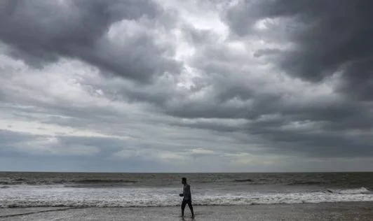 বৃষ্টির পরিমাণ বাড়লেও আপাতত আবহাওয়ার পরিবর্তন নেই দক্ষিণবঙ্গে