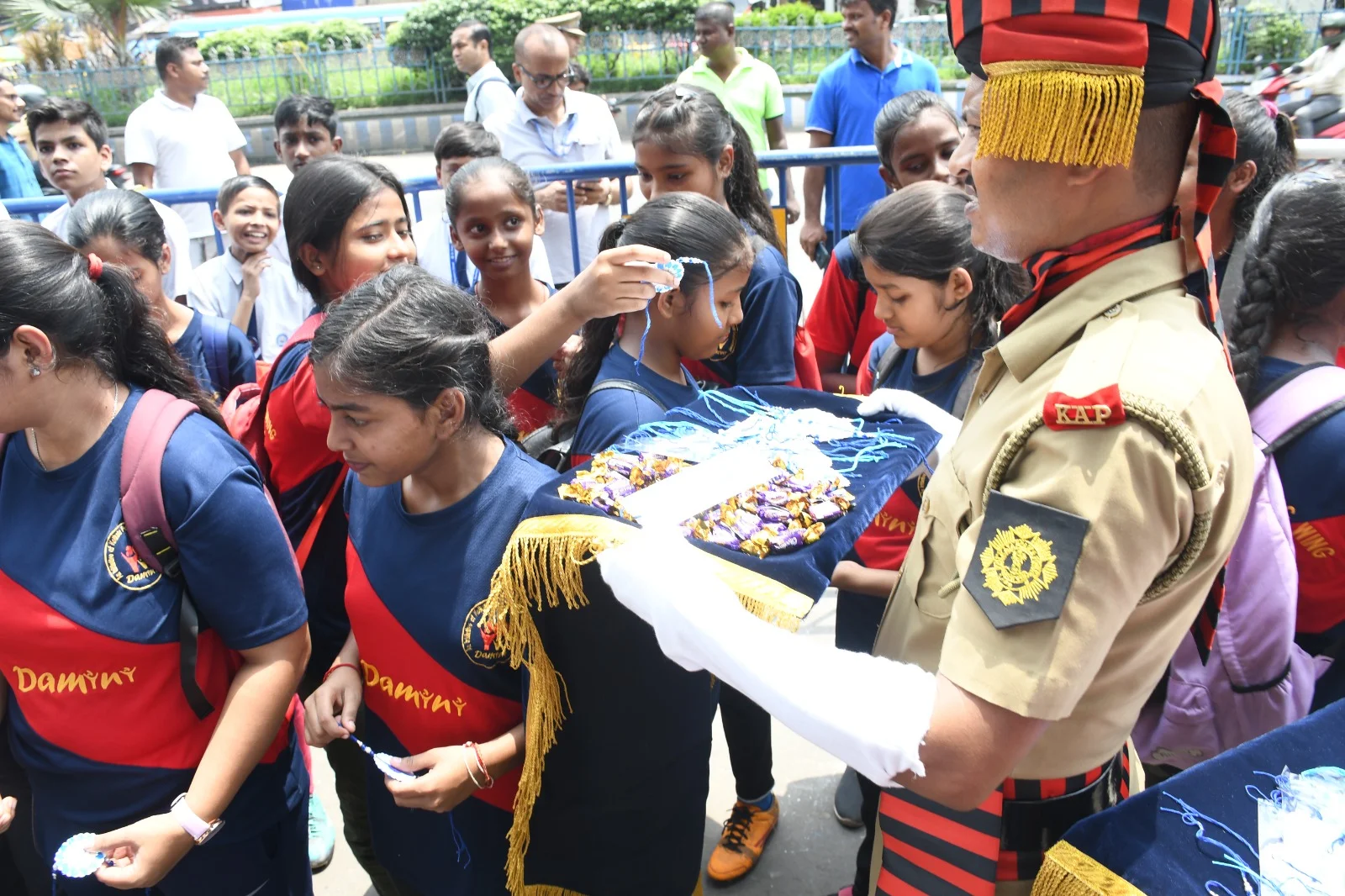 কলকাতা পুলিশের উদ্যোগে রাখি বন্ধন উৎসব