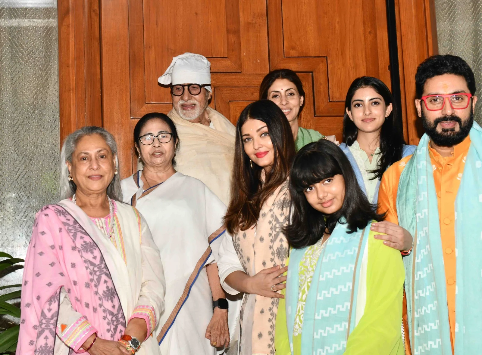 Breaking: মুম্বইতে বিগ বি অমিতাভ বচ্চনের হাতে রাখী পরালেন মমতা