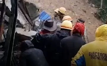 মুষলধারে ভারী বৃষ্টি, দার্জিলিংয়ে ধসে চাপা পড়ে মৃত্যু প্রৌঢ়ার