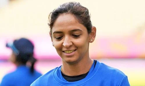 রাগে ব্যাট দিয়ে স্টাম্প ভেঙেছিলেন, নিজের আচরণ নিয়ে অনুতপ্ত নন হরমনপ্রীত