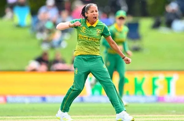 শবনিম ইসমাইলের হ্যাটট্রিকে ছারখার ফিনিক্স