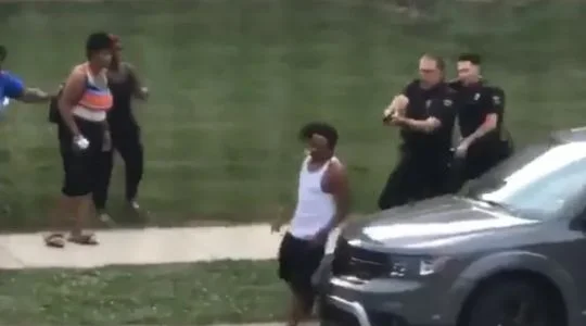 ‘বর্ণবিদ্বেষী’ বন্দুকবাজের গুলিতে নিহত ৩ কৃষ্ণাঙ্গ