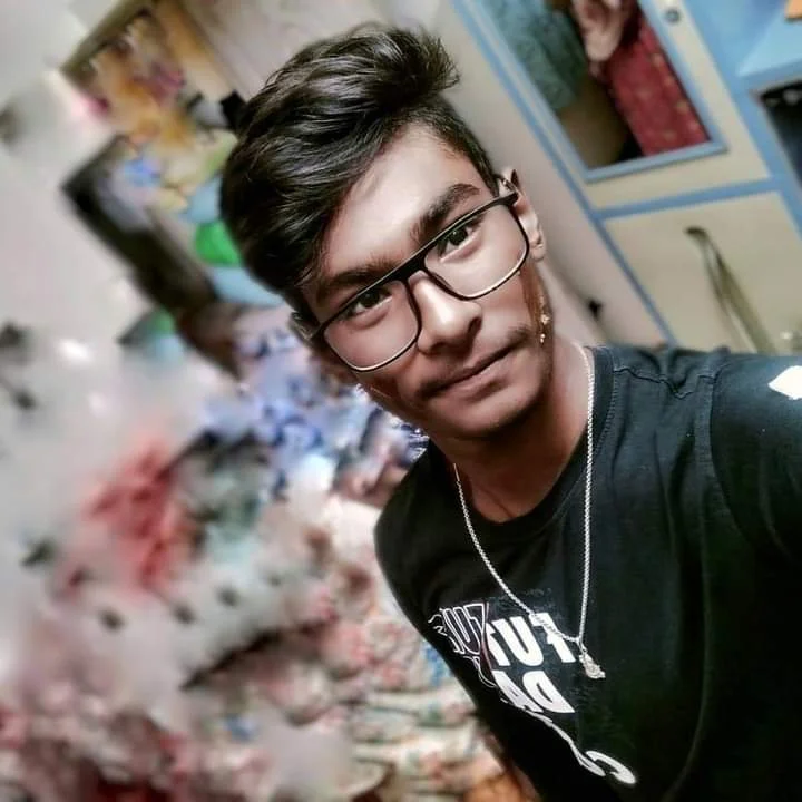 গঙ্গায় স্নান করতে নেমে তলিয়ে গেলো কিশোর