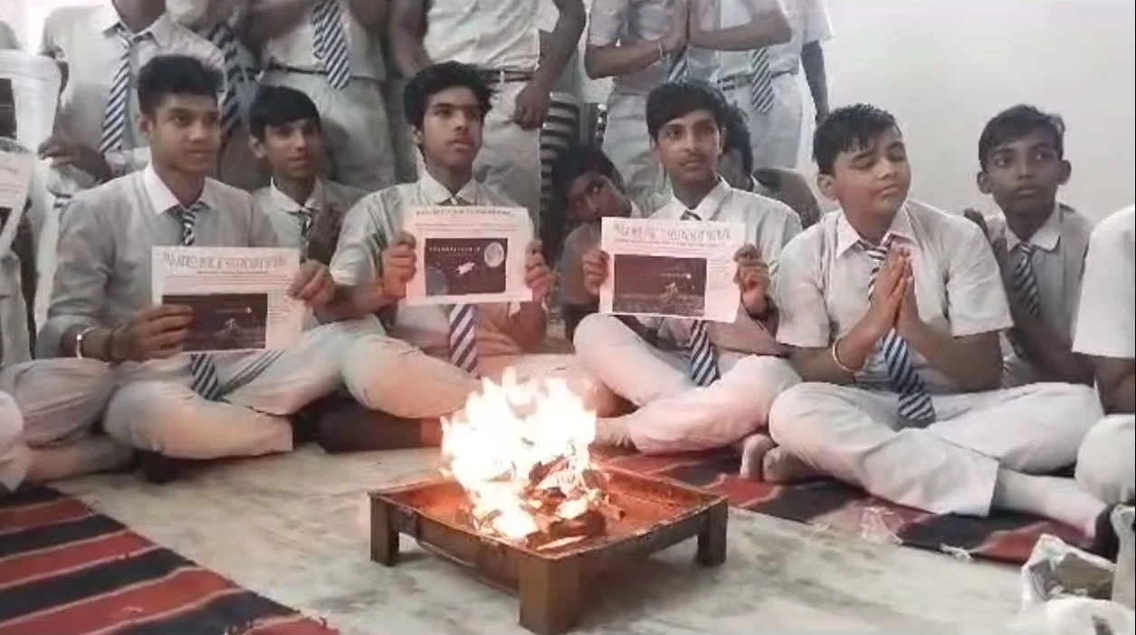 চন্দ্রযান-৩ এর সফল অবতরণের জন্য হাওড়ার স্কুলে চলছে পুজোপাঠ ও প্রার্থনা