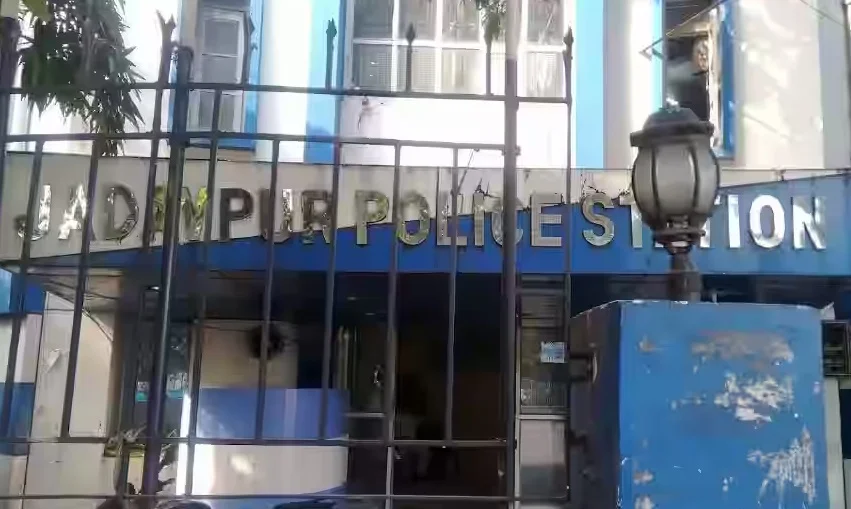 স্বপ্নদীপের রহস্যমৃত্যুতে নিরাপত্তারক্ষীকে জিজ্ঞাসাবাদ যাদবপুর থানায়