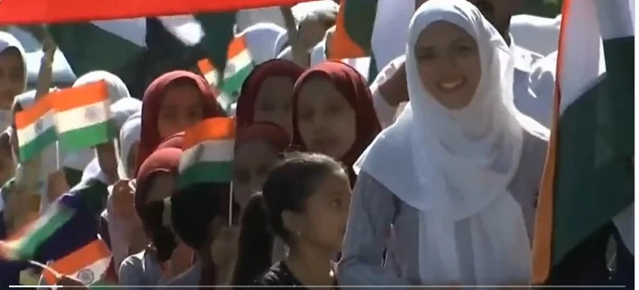 জম্মু-কাশ্মীরে পালিত হল স্বাধীনতা দিবস, তেরঙ্গা হাতে আজ এক নয়া বার্তা দিল উপত্যকার মানুষ