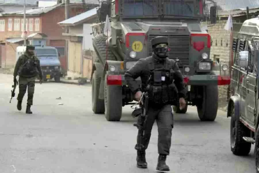 ৩৭০ ধারা বাতিলের চতুর্থ বর্ষপূর্তিতেও রক্তাক্ত কাশ্মীর, জঙ্গিদের গুলিতে নিহত ৩ সেনা জওয়ান