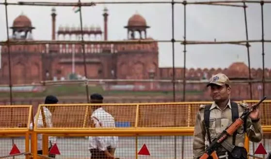 দিল্লিতে লস্কর হানার ছক: লালকেল্লা ও চাঁদনি চকে নাশকতার আশঙ্কায় জারি হাই-অ্যালার্ট