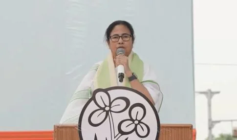 ‘দিল্লি করবে ভেবেছে’, ‘গোলি মারো’ স্লোগানকারীদের গ্রেফতারের নির্দেশ মমতার