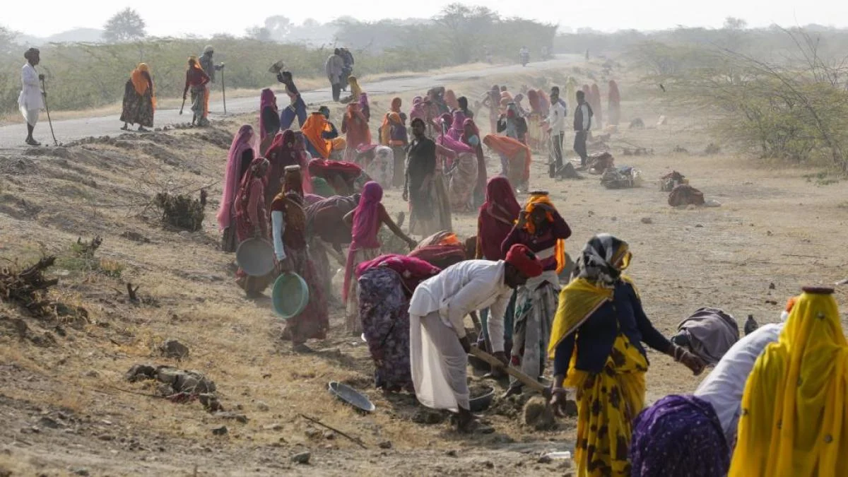 ১০০ দিনের কাজের প্রকল্প নিয়ে মোদি সরকারকে আক্রমণ খাড়গের