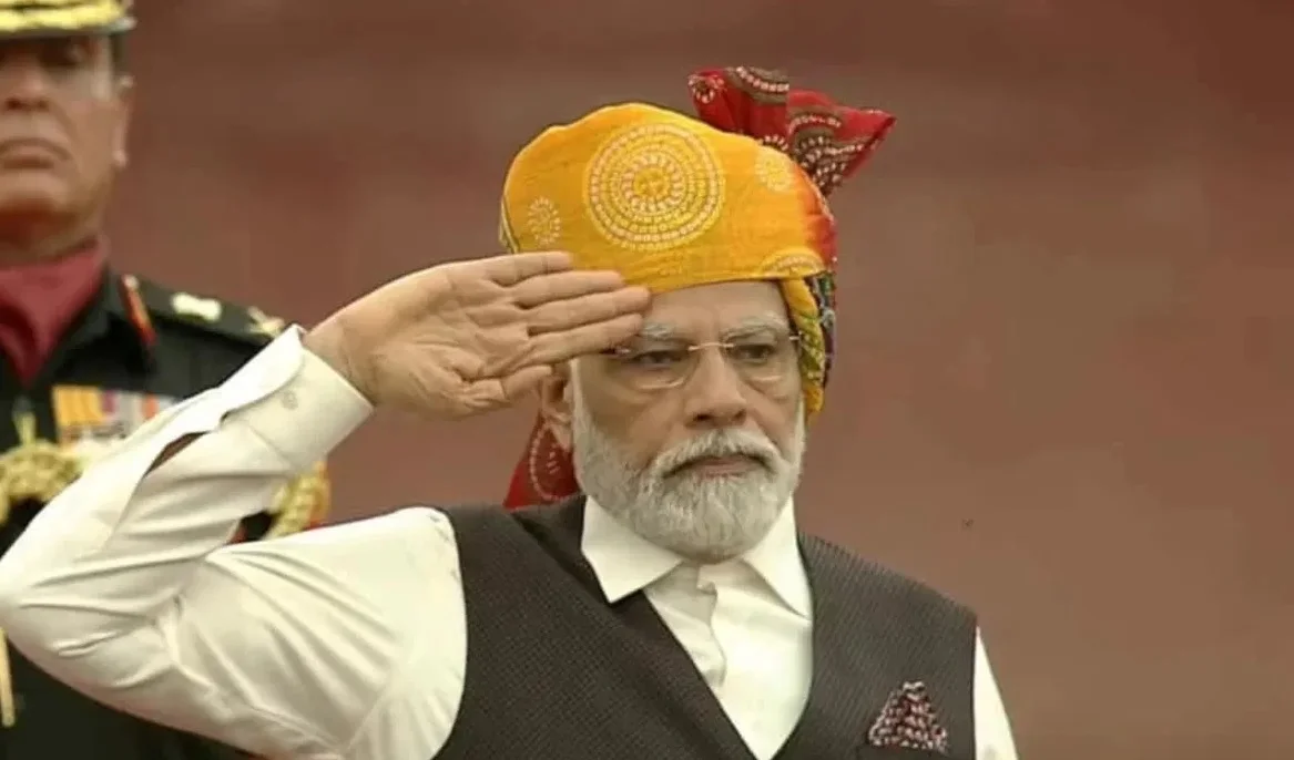 ‘মণিপুরের পাশে আছি, শান্তি ফেরাতে কেন্দ্র-রাজ্য একযোগে কাজ করছে’, লালকেল্লা থেকে স্বাধীনতা দিবসে ভাষণে মন্তব্য প্রধানমন্ত্রীর