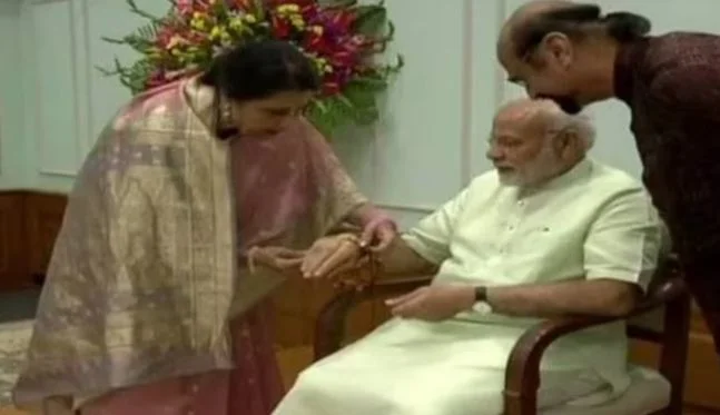 প্রধানমন্ত্রী মোদিকে রাখী পরাবেন পাকিস্তানি বোন
