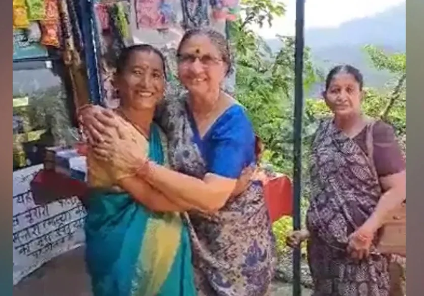 মন্দিরে আলিঙ্গন মোদি ও যোগীর বোনের, 'এটাই ভারতের সংস্কৃতি', দাবি বিজেপি নেতার