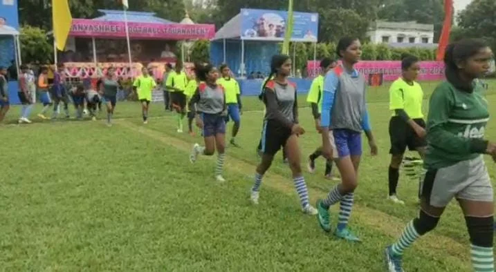 বালুরঘাটে আয়োজিত হল কন‍্যাশ্রী ফুটবল প্রতিযোগিতা