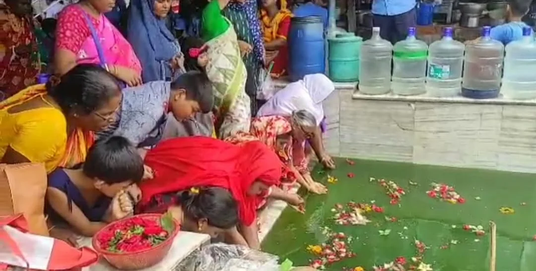 ঘুটিয়ারিশরিফে গাজী বাবার মাজারে পুজো দিলেন বিধায়ক পরেশ রাম দাস