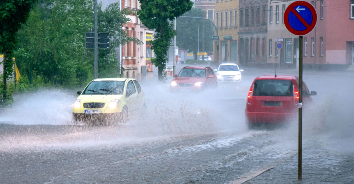 বৃষ্টির সময় যেসব আমল করবেন