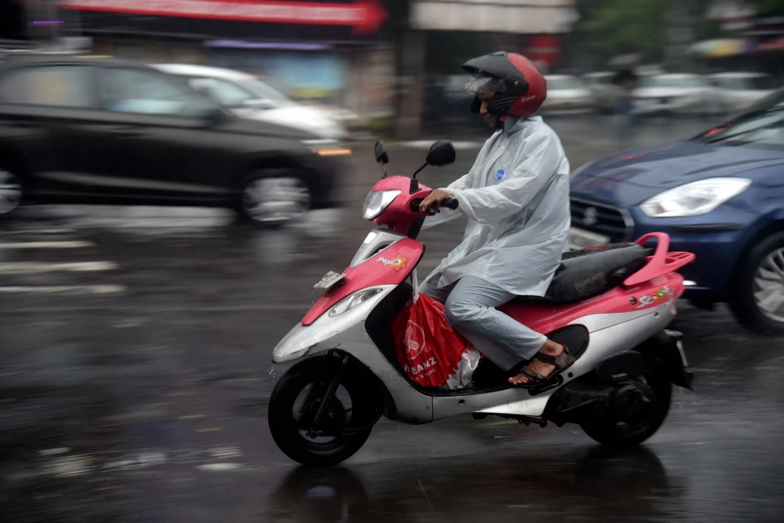 Breaking: দক্ষিণবঙ্গ জুড়ে ভারী থেকে অতি ভারী বৃষ্টিপাতের সতর্কতা