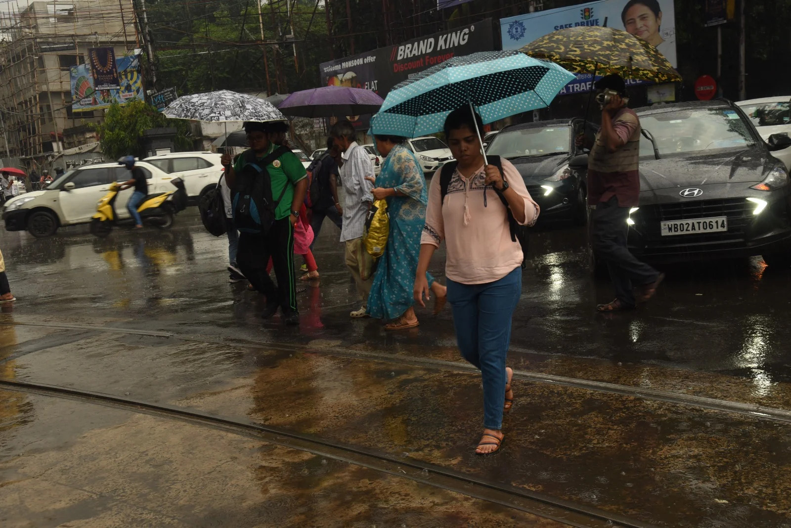 পশ্চিমবঙ্গ ও উত্তর ওড়িশা উপকূলে সুষ্পষ্ট নিম্নচাপ, দুইবঙ্গেই বৃষ্টি কতদিন, জানাল আবহাওয়া দফতর