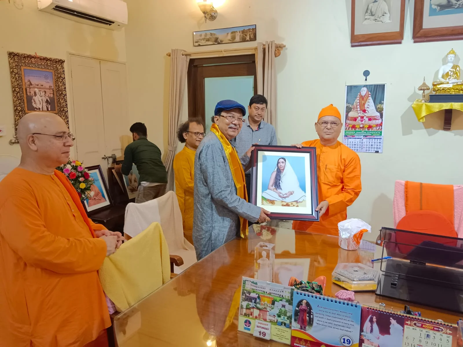  বেলুড় মঠ পরিদর্শনে রাজ্যের সমবায় মন্ত্রী অরূপ রায়