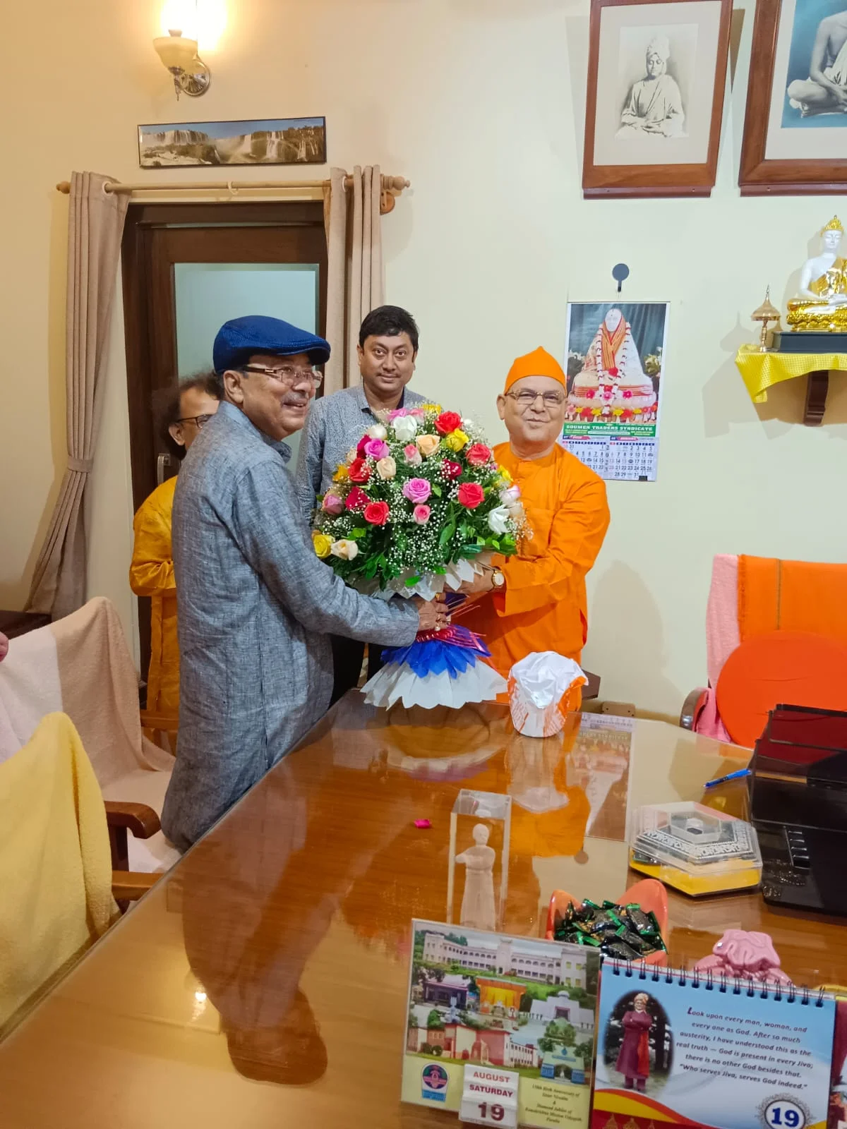  বেলুড় মঠ পরিদর্শনে রাজ্যের সমবায় মন্ত্রী অরূপ রায়