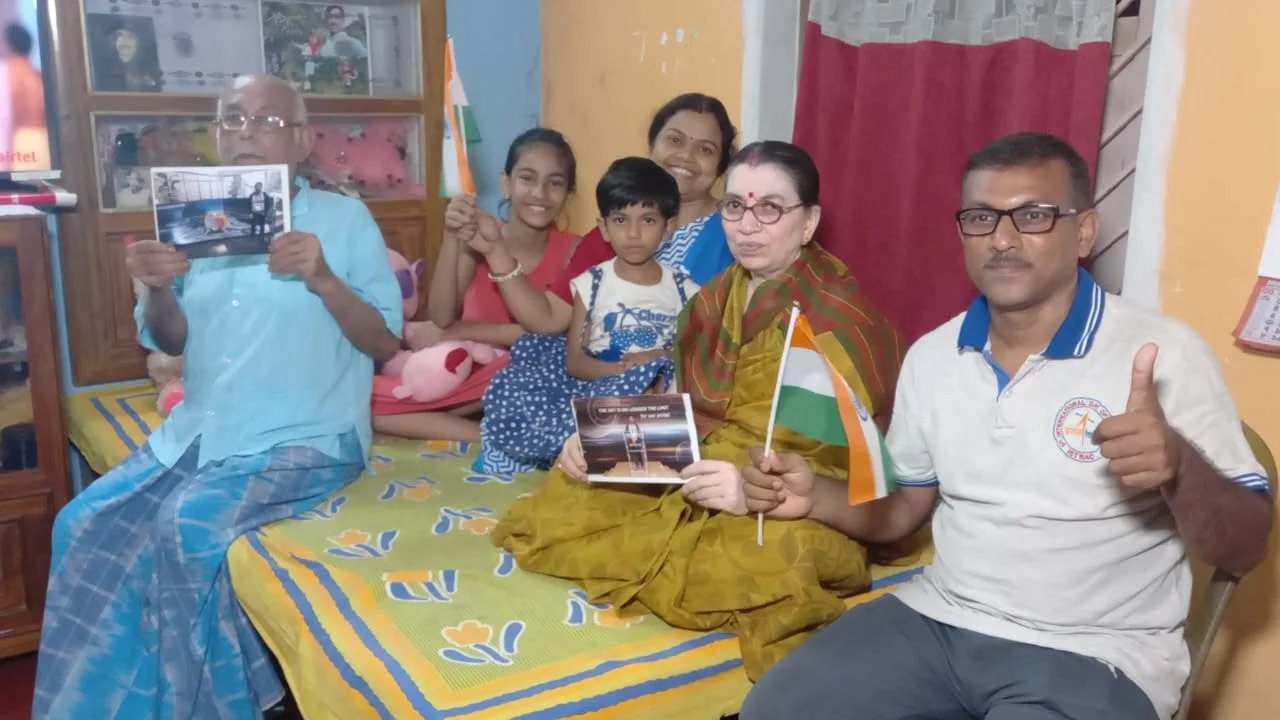 চন্দ্রযানের সফল ল্যান্ডিং, বসিরহাটের ভূমিপুত্র বিজ্ঞানীকে নিয়ে উচ্ছ্বাস